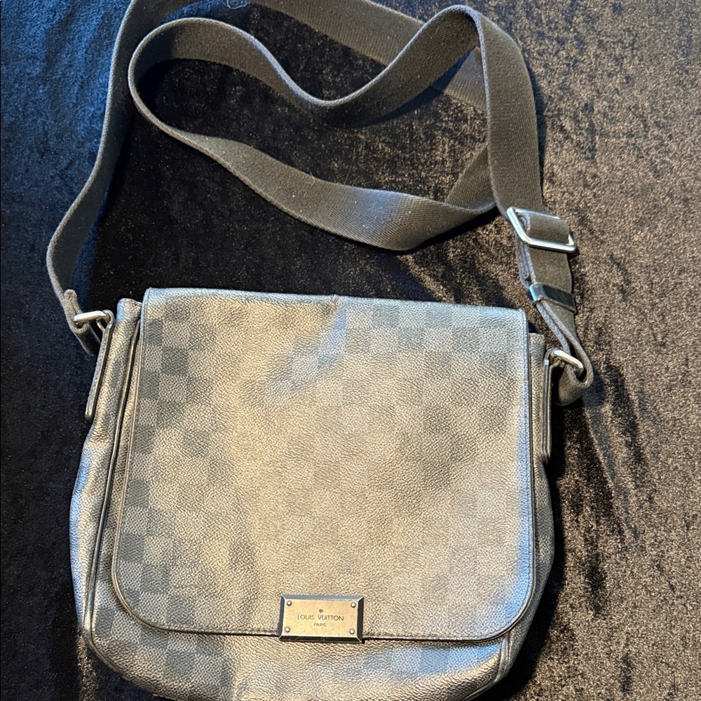 Louis Vuitton Gray Checkered Crossbody Bag - Picture 2 of 9